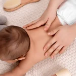 Babymassage-Ruecken Die Babymassage für eine starke Bindung zum Kind