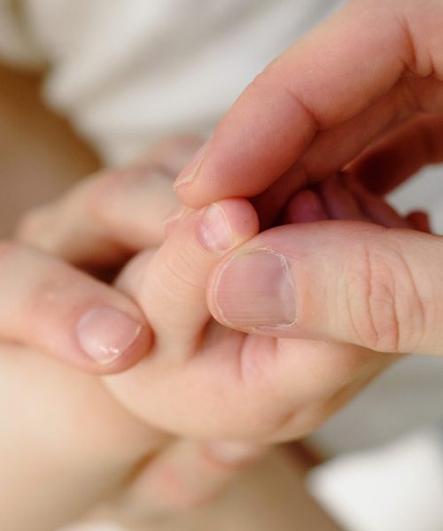 babymassage-hand